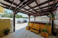 Paradise in Brandon with luxurious 6 person jacuzzi.