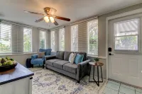 Sale! Book Now! Nice 1 Bedroom- Downtown Dunedin Bungalow!