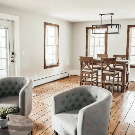 Spacious 4 bedroom home, close to hiking trails and Gore mountain for skiing