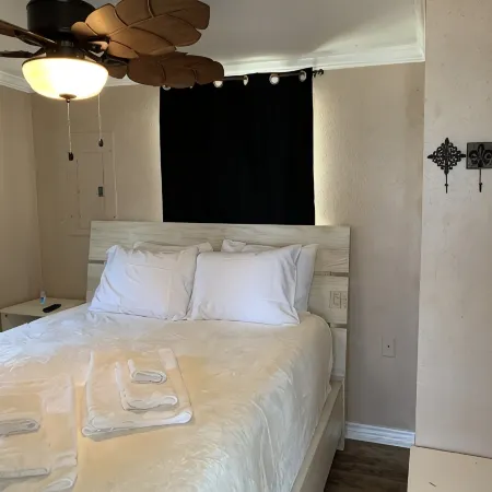 Z Oceanfront offers direct access and excellent view of the ocean!