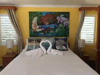 Beach Front Cottage in the heart of Placencia Village - 3 ดาว