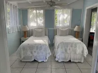 Beachfront Estate with Pool and Tropical Garden - Wifi