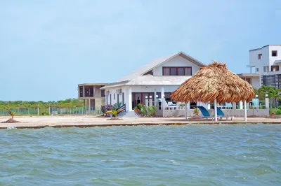 Seafront, 3 bedroom private villa, 6 guests, family vacation, activities nearby Hotel di 