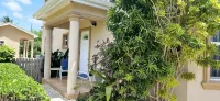 Casa de Bells 2 - Studio apartment with pool, gazebo, private entrance & parking
