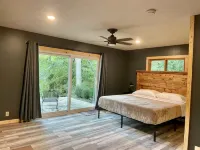 Riverfront House near Cow Shoals - King bed & WiFi - Hot Tub