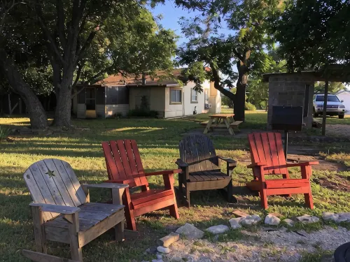 3 Sisters Crossroads Cottage with Big Porch, close to Lost Maples - Wifi