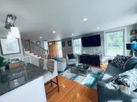 Coastal Cottage - Porch, Grill, Walk to Portsmouth