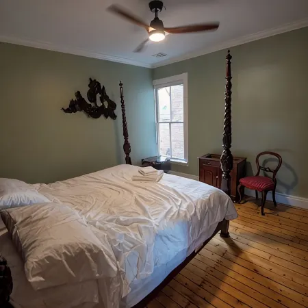 Vermont Downtown Oasis - Two Bedroom in Picturesque Downtown Отели в г. Беннингтон