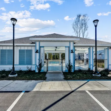LUXURY TOWNHOME NEAR DOWNTOWN AND PENSACOLA BEACH