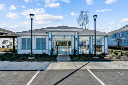 LUXURY TOWNHOME NEAR DOWNTOWN AND PENSACOLA BEACH - ที่มีสระว่ายน้ำ