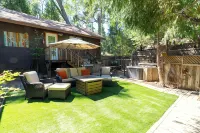 Arrowhead, A/C, Private Jacuzzi, Huge Backyard, 65" TV, Fully Stocked, Dogs OK. - Hytter