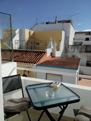 1 Bedroom Duplex with Balcony and Seaview (5-10 minutes form beach) - Wi-Fi