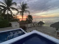 Beachfront condo - steps to sand and surf - Pools