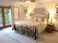 Deerfield Lakefront Home. Most expansive unobstructed view on all of Norris Lake - 4-stjärniga