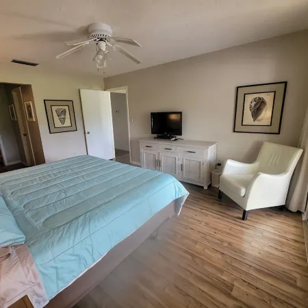 Edgewater beach/Golf resort  heated pool, hot tub, beach access 2bed/2bath