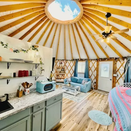 Unique Stay! Yurt with Mountain View, 1 min to Breweries & Hiking, 5 min to Lake