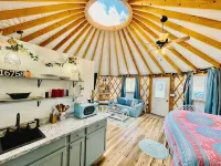 Unique Stay! Yurt with Mountain View, 1 min to Breweries & Hiking, 5 min to Lake - Gym