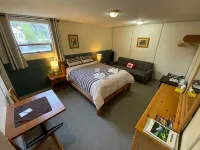 Stewart Mountain Lodge - Parking