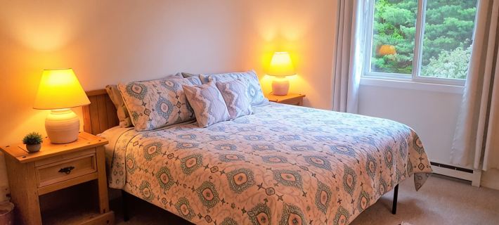 Ski-on/Off, Slope Views, Mountainside Top Floor, Vaulted Ceilings, Gas Fireplace Hotels in Warren