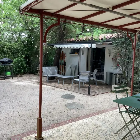 Studio Avec Terrasse et Pergola Dans Propriété Calme et Sécurisée