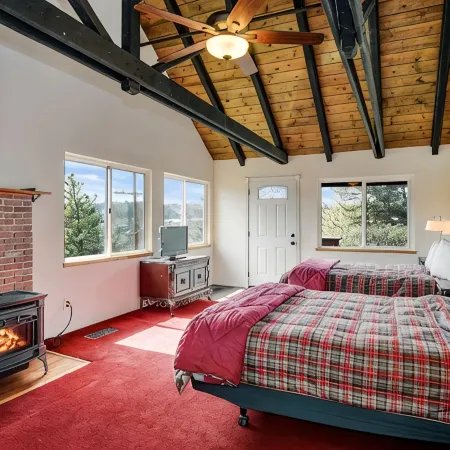 Big 5bd Julian Country Home! 5min to downtown Julian, wineries, hiking.