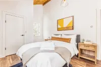 The Quechee Haus: VT Retreat with Outdoor Hot Tub - Wifi