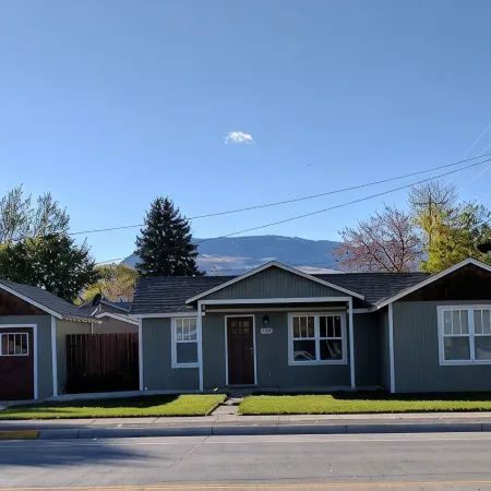 Mama Bear Cottage (Downtown Cody)