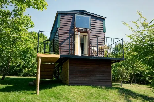 Extraordinary Huts Ltd - 民泊