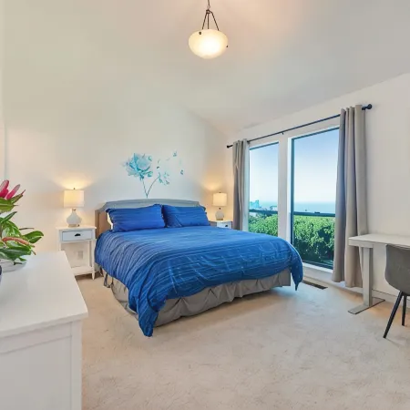 3bd2.5ba Ocean/Mountain View Single Level Spacious House sleeps 8