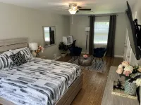*Private/Contempo/Cozy/House & pool/17 min from ATL & in the Atlanta Metro Area* - Wifi