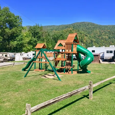 RIVERSIDE RENOVATED 1950's schoolhouse, HOT TUB, Pellet Stove, Pet Friendly