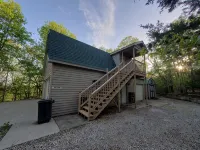 Lucky's - Adorable Cottage by the Beaver Lake Sailboat Club - 4-Star