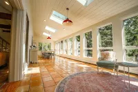 Luxe Cape Cod Farmhouse. Walk to Ellis Landing Beach! - Boutique
