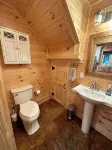 Pine Ridge Cabin House - Cozy Retreat In Woodland Setting With Hiking Trails - Boutique