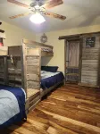 Charming lake cabin located next to Racoon State Park. - 3 tähden