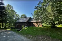 Ipswich Riverfront Lodge / Horse Friendly Barn+Paddocks / Kayak+Canoe/ Sleeps 10 - 3-Star