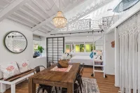 Beach Bungalow w/ Cruiser Bikes & Pickleball! - 3-نجوم