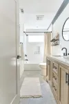 Private Guest House with Full Kitchen, 30 minutes to L.A Beach - 4-Star