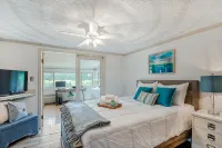 Secluded, stunning 🌊water views 1 mi from beach🏝️☀️ - Private Pools