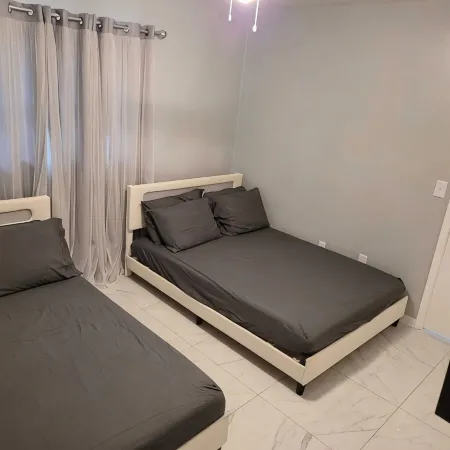 Cozy 3-bedroom house in peaceful Spring Hill with WiFi, AC. Sleeps up to 15