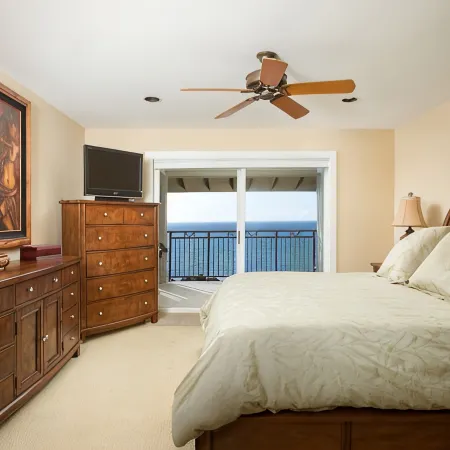 Summer DiscountsLuxurious Oceanfront Unit – Stunning Views & Top-Floor Living!