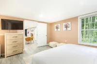 Spacious Mountain Retreat in a Bamboo Grove w/Hot Tub, Games & Fire Pit - 3-Star
