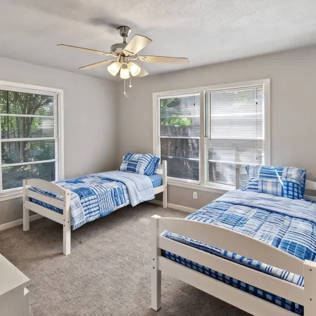 4 bedroom house near, 15 min from Magnolia