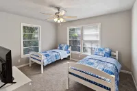 4 bedroom house near, 15 min from Magnolia - Homestays
