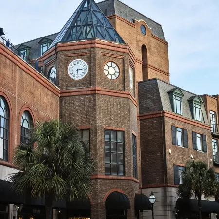 The Charleston Place Отели рядом с достопримечательностью «Театр Док Стрит»