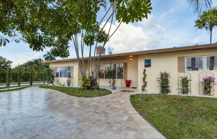 Private Luxury Pool & Spa Retreat – Great Location