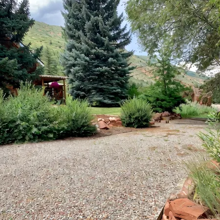 Stunning Newly Remodeled Master Bath Close to Roaring Fork River Super Clean!