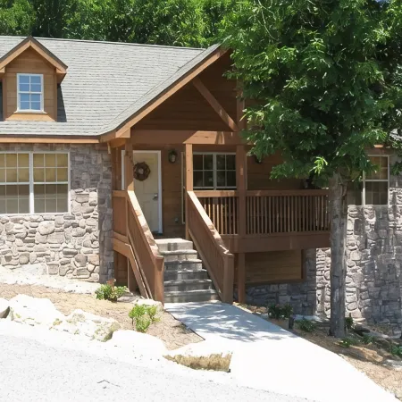 A Luxury Cabin in  a Gated Golf Community