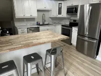 Beach house with Private Heated Pool, Jacuzzi, Firepit. Steps to beach and park. - 무료 와이파이