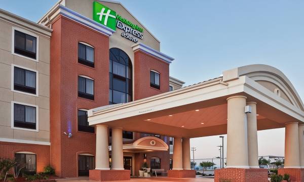 Holiday Inn Express & Suites BAY City by IHG